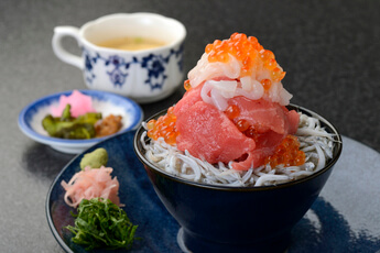 小室山　川奈漁師飯　小室山DON