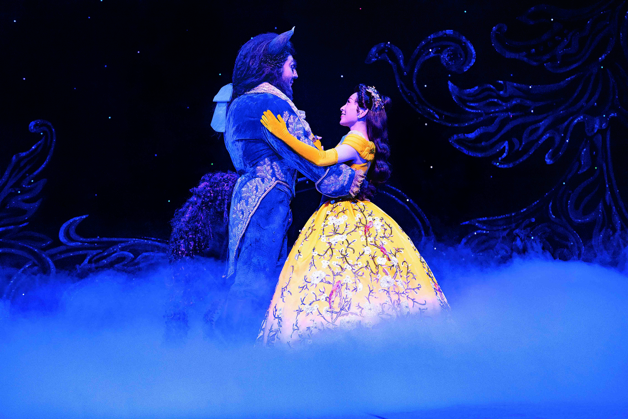 『美女と野獣』01_(C)Disney_撮影：荒井 健_arai00149-01_03_s