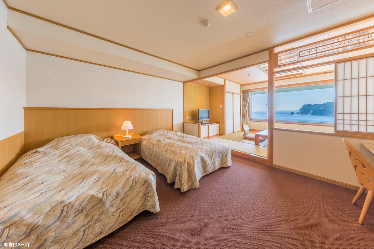 和洋室(6畳+ツイン)